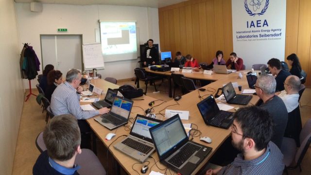 Fellows participating in hands-on practical training with Mr Armando Sole from the European Synchrotron Radiation Facility (ESRF), Grenoble, France. RER0034_D.jpg