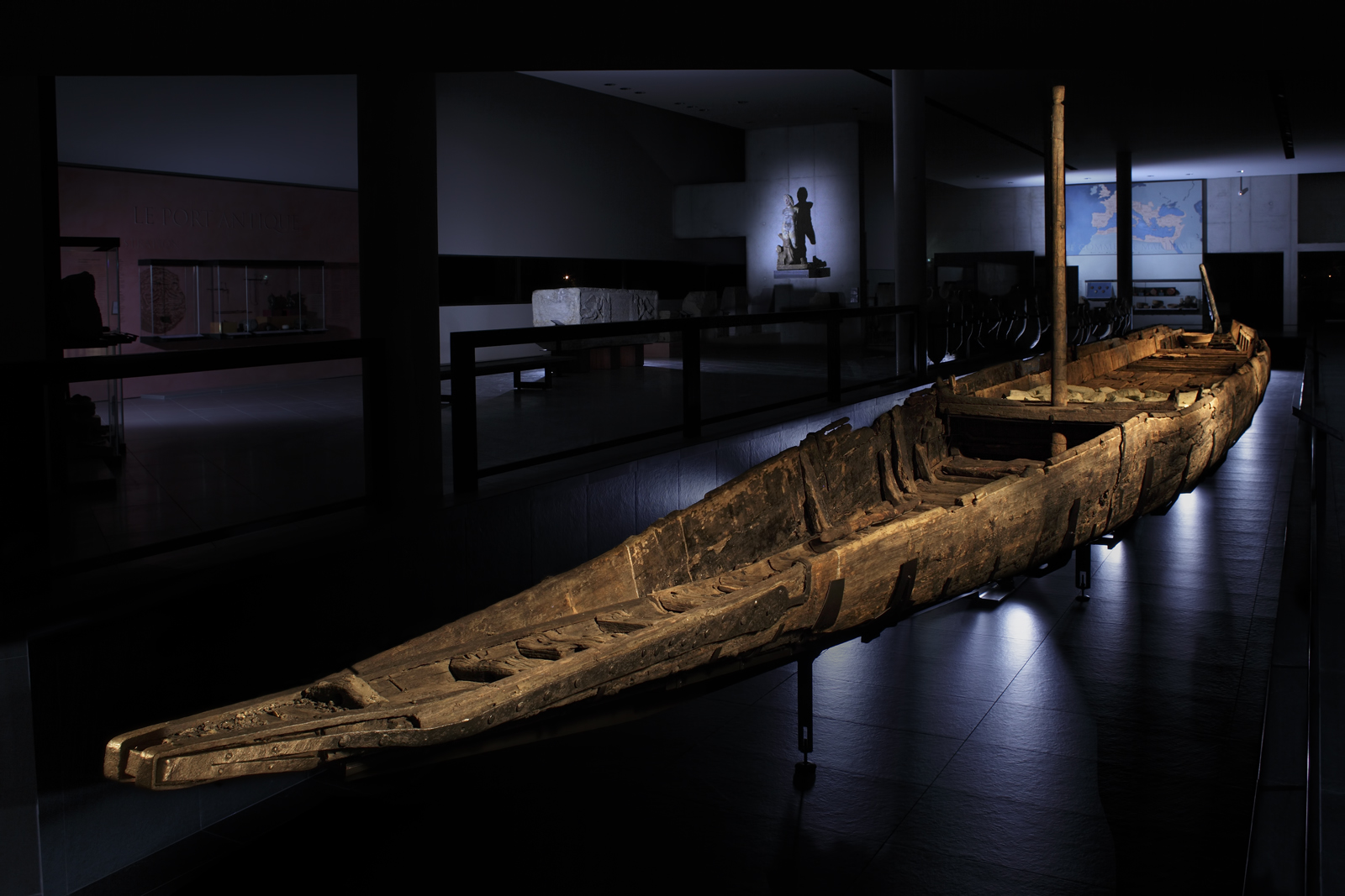 arlesromanboat18858.jpg