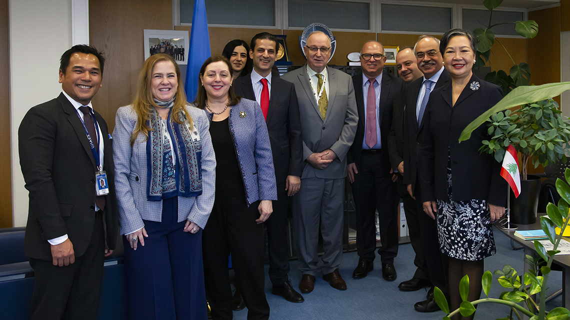 aubmc-signing-301118b-1140x640.jpg