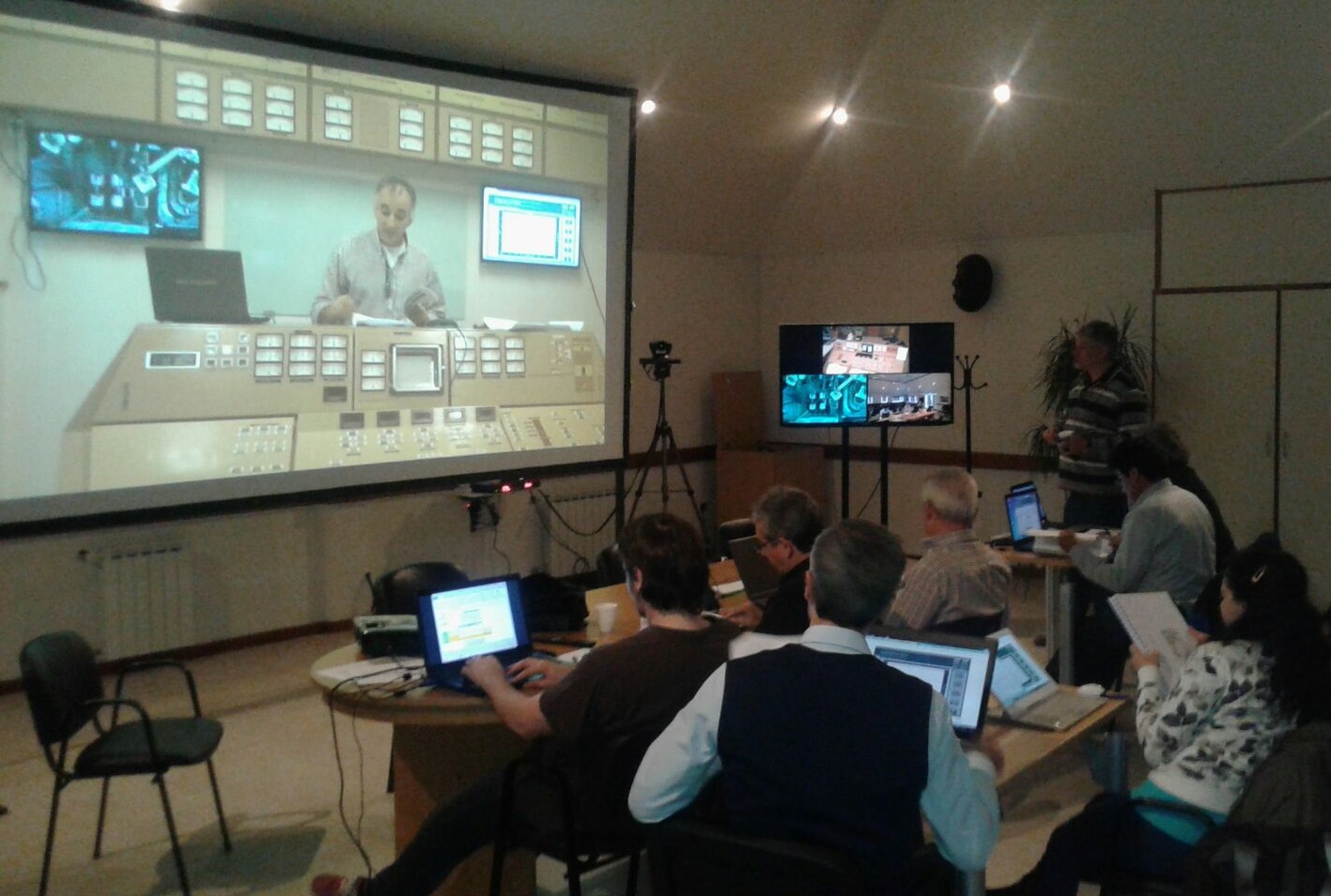 edu-remotestudentsperforminglabexperience-rrbulletin2.jpg