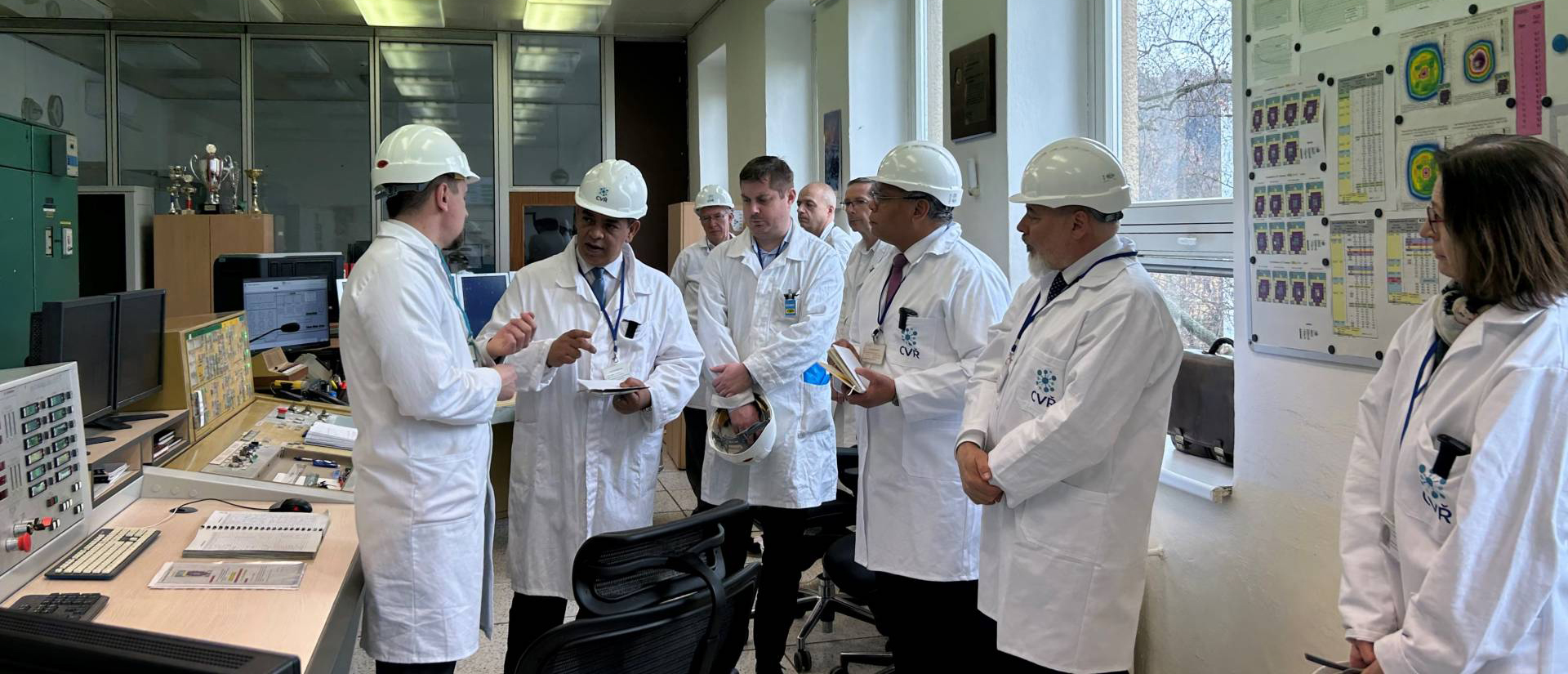 lvr-15reactor-controlroom.jpg