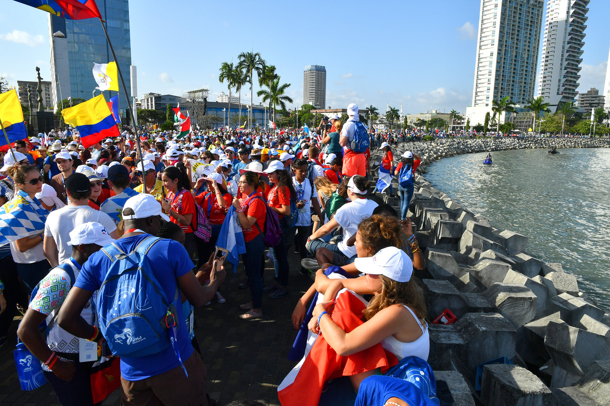 mpe-nsnsbulletin2020-crowd-mainfullimage.jpg