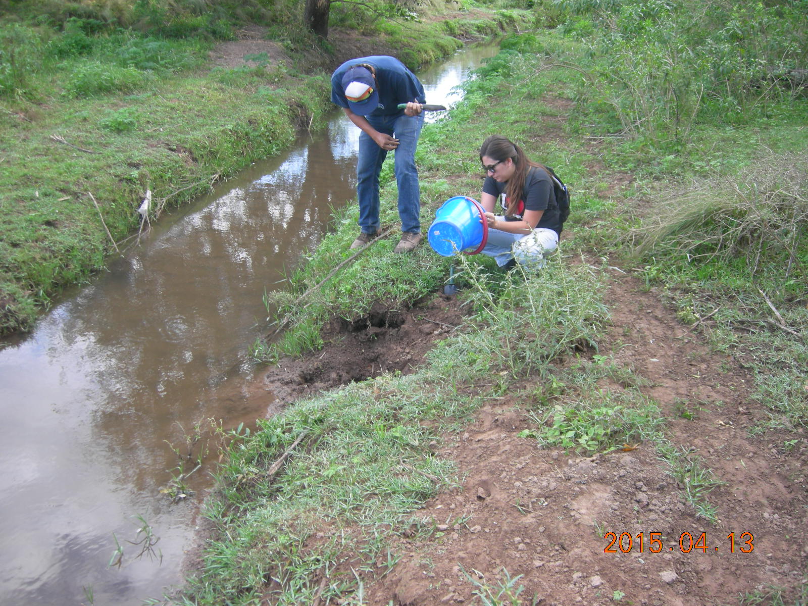 recoleccion-muestras-rio.jpg