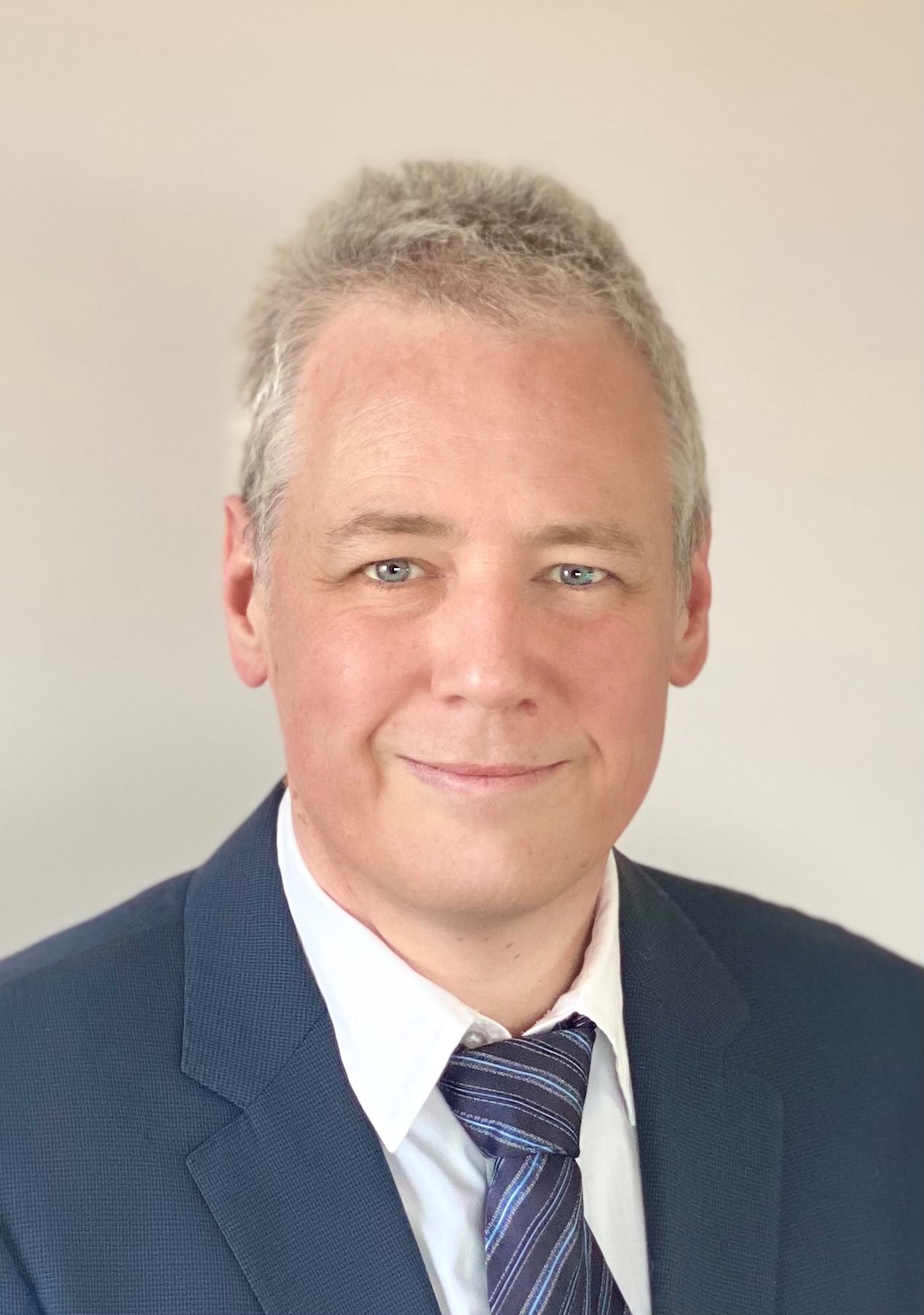 simon_woodruff_headshot.jpg