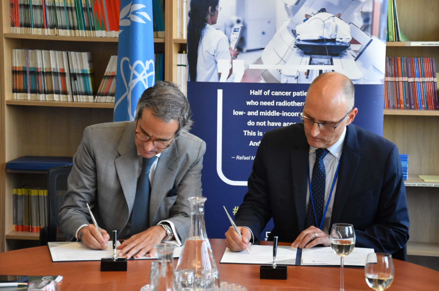 standard_imaging_signing_ceremony_during_iaeagc.png